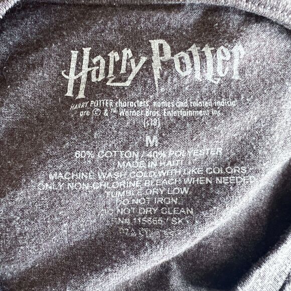 Wizarding World Of Harry Potter Men’s Hogwarts Crest 4 Houses Gray T-Shirt Sz M - Picture 2 of 3
